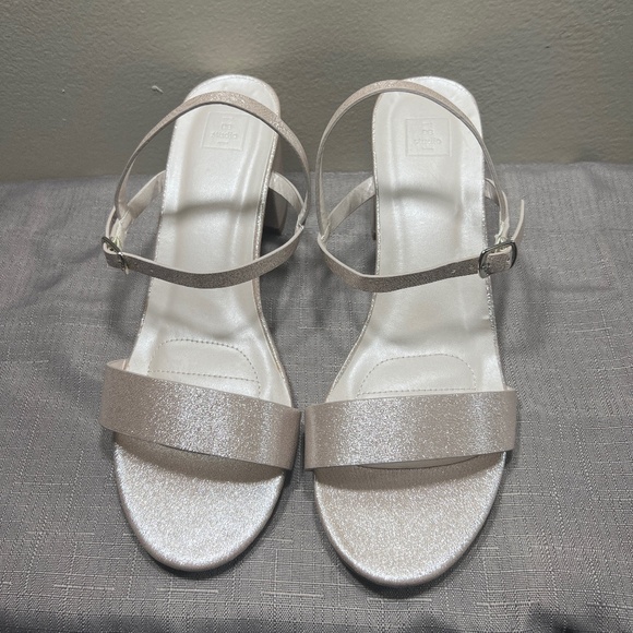 Prom or wedding sandal size 7 - Picture 2 of 6